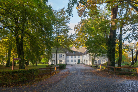 Schlo&szlig; Neuenburg