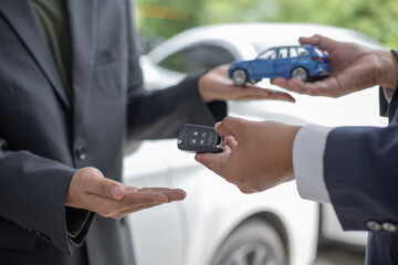 Car insurance agents provide expert advice, handle claims, ensure comprehensive coverage, and provide personalized services to protect against vehicle-related risks.