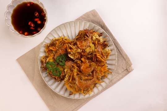 Ukoy Na Togue is Filipino Fritters Made of Bean Sprouts, Carrots and Shrimps.