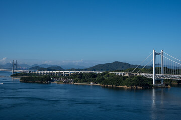 日本の岡山県倉敷市下津井の美しい瀬戸大橋