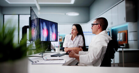 Fototapeta premium Doctor Screening Shoulder X Ray