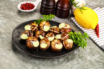 Fresnch escargort with basil butter