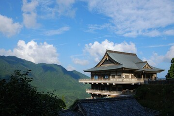 山の中の神社仏閣
