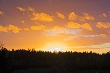 Obraz premium Magical sunset in winter in January over Bredebolet in Skaraborg in Vaestra Goetaland in Sweden on a cold day
