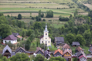 Kleine Kirche in einem Dorf in Siebenbürgen