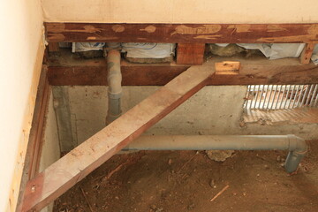 トイレのリフォーム中の床下の様子