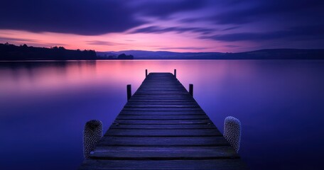 Obraz premium old wooden dock on the edge of Lake