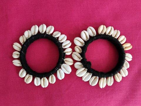 kodi and fabric bracelet bangle for woman to wear in navratri festival for playing garba. fabric handmade bangles - chudi for festival look. ethnic traditional hand band for indian culture look 