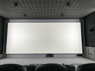 crisis in cinemas emptied by pay-TV platforms