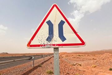 Fototapeta premium Triangle Narrow Road Traffic Sign