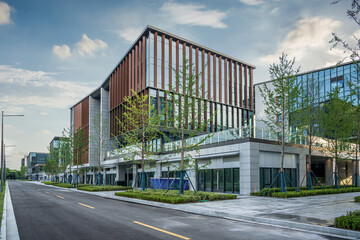 Fototapeta premium Contemporary Office Complex with Lush Landscaping and Modern Design