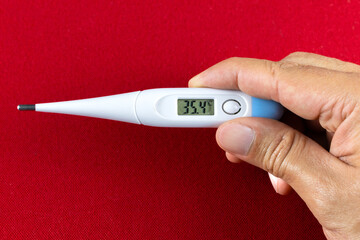 Digital thermometer