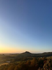 Obraz premium Sunset over cliff