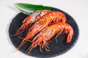 焼いたアカエビ