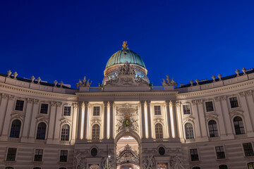 Obraz premium Night View Hofburg Palace winter imperial palace, vienna, Austria