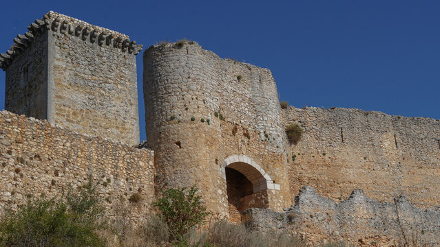 Castillo de Ucero es una fortaleza medieval situada en el municipio soriano de Ucero, en la comunidad aut&oacute;noma de Castilla y Le&oacute;n en Espa&ntilde;a