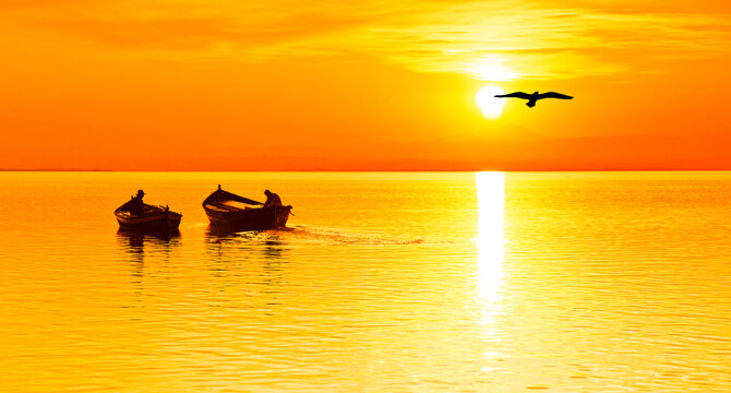 Atardecer de colores en el lago