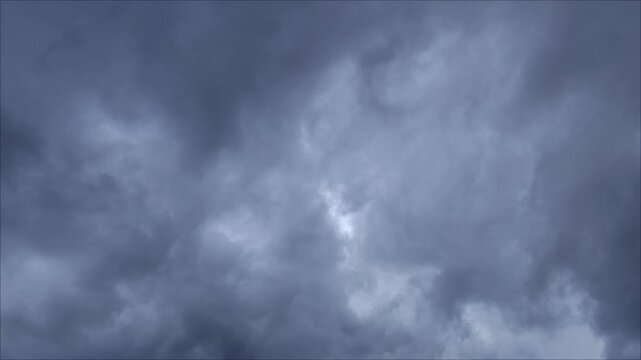 Gray stormy sky that is kind of scary