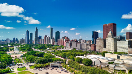 Fototapeta premium Chicago, IL - July 25, 2024: Aerial view of Chicago from Millennium Park on a wonderful summer day