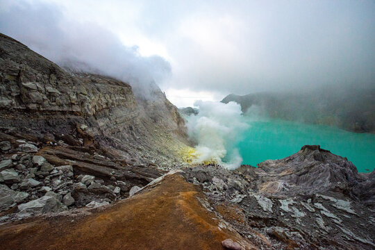 vulkan kawah ijen iauf der insel java