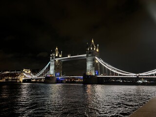 Obraz premium tower bridge at night