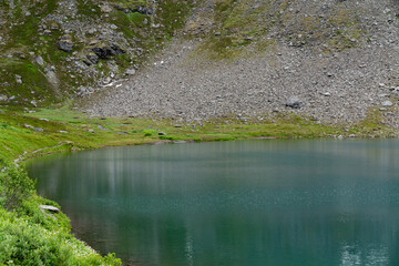 Scenic view of alpine lake of Hatcher Pass mountains in Alaska wilderness landscape
