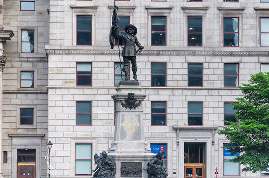 maisonneuve statue montreal canada