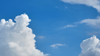 夏の綺麗な青空と雲の風景