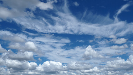 Obraz premium 夏の綺麗な青空と雲の風景