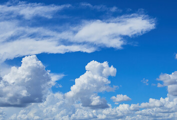 夏の綺麗な青空と雲の風景