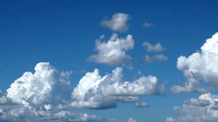 夏の綺麗な青空と雲の風景