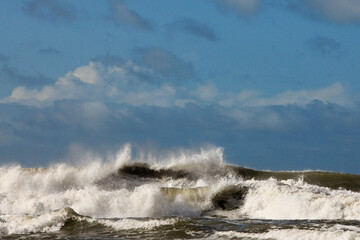 Nature background. Seascape with ocean waves  and clouds on a sunny day 