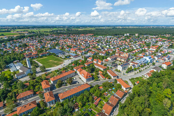 Ausblick auf die Gemeinde Garching an der Alz in Oberbayern