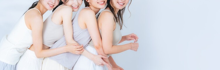 ナチュラルメイクのミドル女性グループの美容イメージ