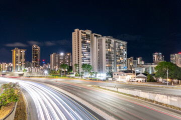 Fototapeta premium Busy night streets of the Honolulu city, Hawaii