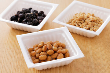 ひきわり納豆と黒豆納豆と納豆
