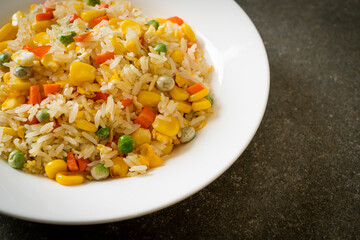 fried rice with mixed vegetable (carrot, green bean peas, corn) and egg