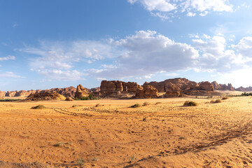 Schluchten, Klippen, Felsen und Felsformationen im Wüstenland AlUla Medina Saudi-Arabien 