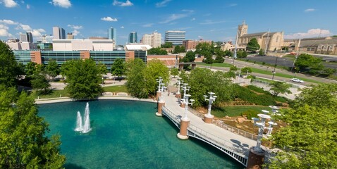 Obraz premium Pond in the Knoxville Convention Center in downtown Knoxville, Tennessee, United States Of America.