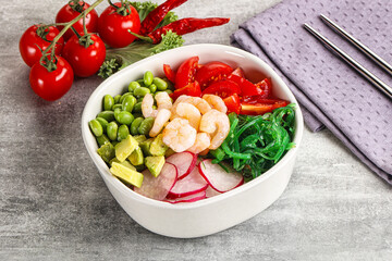 Hawaian cuisine - Poke with cocktail shrimps
