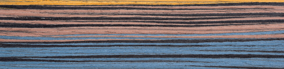 Vibrant striped veneer with a rich spectrum from yellow to blue