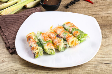 Vietnamese spring roll with prawn and mango