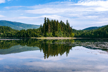 Obraz premium Distant Mountain with Forest and Lake in the Foreground
