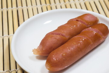 シンプルなウインナーの焼き物 - 朝食やおかずにぴったりな一品