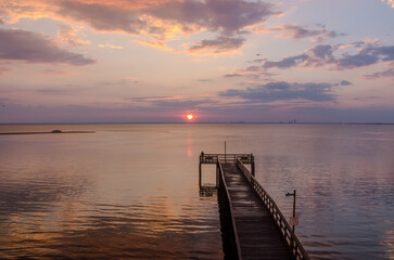 Obraz premium August sunset at Mobile Bay, Alabama
