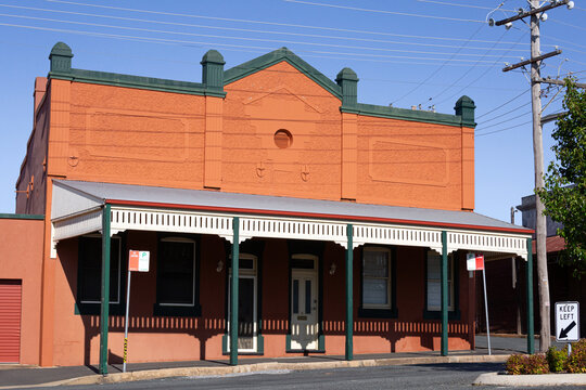 old historic building with verandah and power pole in grenfell