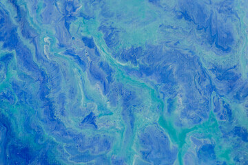 青色の絵具で塗った背景