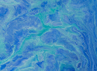 青色の絵具で塗った背景