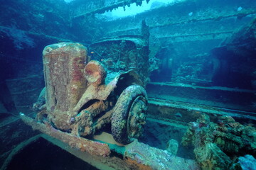 Autobotte nella stiva della nave San Francisco Maru, affondata nell'arcipelago di Truk in Micronesia durante la seconda guerra mondiale © Massimo