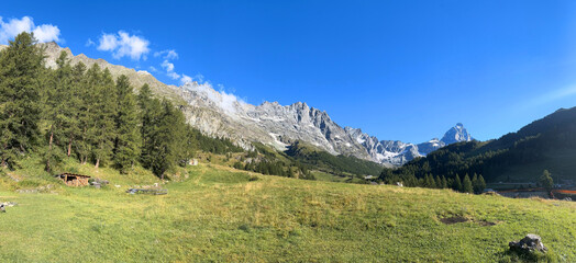 Fototapeta premium alpi italiane a cervinia, italia, agosto 2024, italian alps in cervinia, italy, august 2024